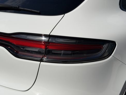 Certified 2025 Porsche Macan AWD/4WD image 13