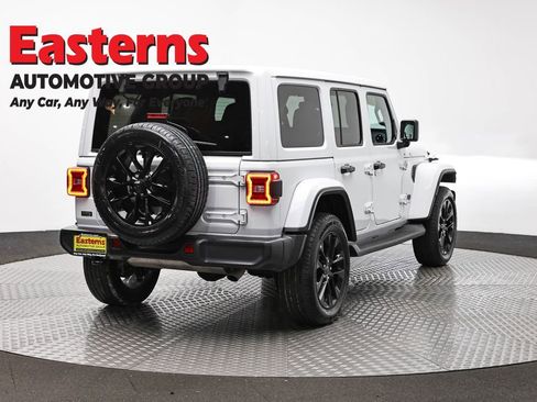 Used 2025 Jeep Wrangler Unlimited Sahara AWD/4WD image 5