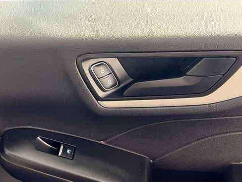 Used 2022 Ford Escape SE image 32