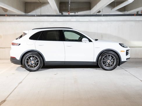 Used 2026 Porsche Cayenne E-Hybrid AWD/4WD image 8