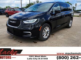 Used 2023 Chrysler Pacifica Touring-L w/ Uconnect Theater Family Group AWD/4WD video 1