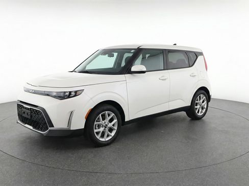 Used 2025 Kia Soul LX w/ LX Technology Package FWD image 3