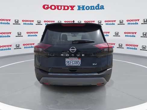 Used 2023 Nissan Rogue SV image 3