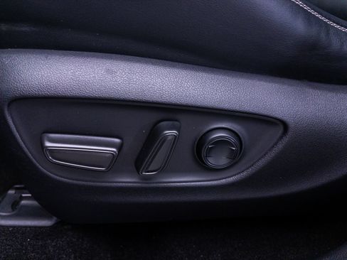 Used 2019 Toyota RAV4 Limited w/ Carpet Mat Package AWD/4WD image 22