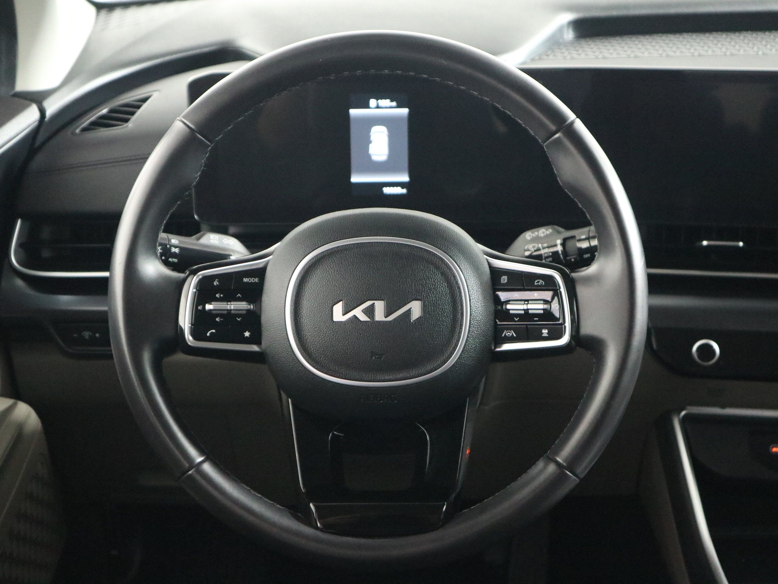 Used 2025 Kia Carnival FWD image 16