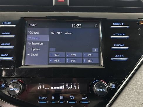 Used 2018 Toyota Camry LE image 21