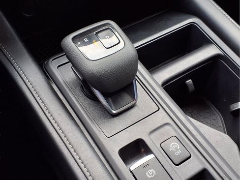 Used 2023 Nissan Pathfinder S image 21