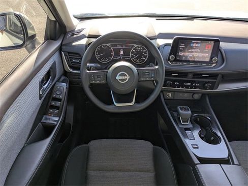 Used 2023 Nissan Rogue SV image 28