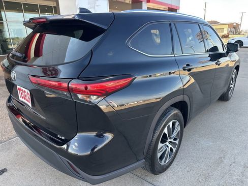 Used 2021 Toyota Highlander XLE image 8