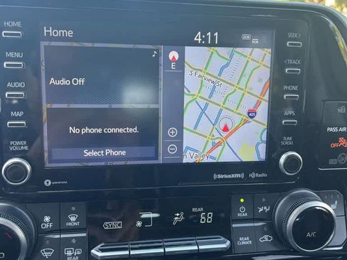Used 2021 Toyota Highlander XLE AWD/4WD image 11