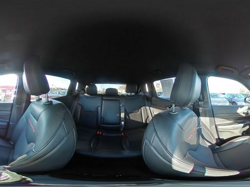 Used 2025 Jeep Compass Trailhawk image 41