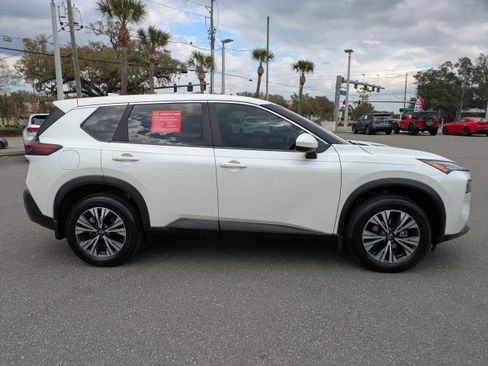 Certified 2023 Nissan Rogue SV image 3