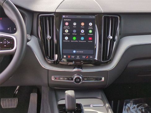 Used 2025 Volvo XC60 B5 Plus image 15