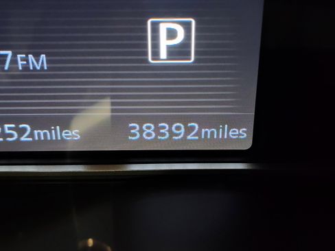 Used 2019 Nissan Kicks SV image 2