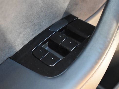 Used 2018 Tesla Model 3 Long Range RWD image 15