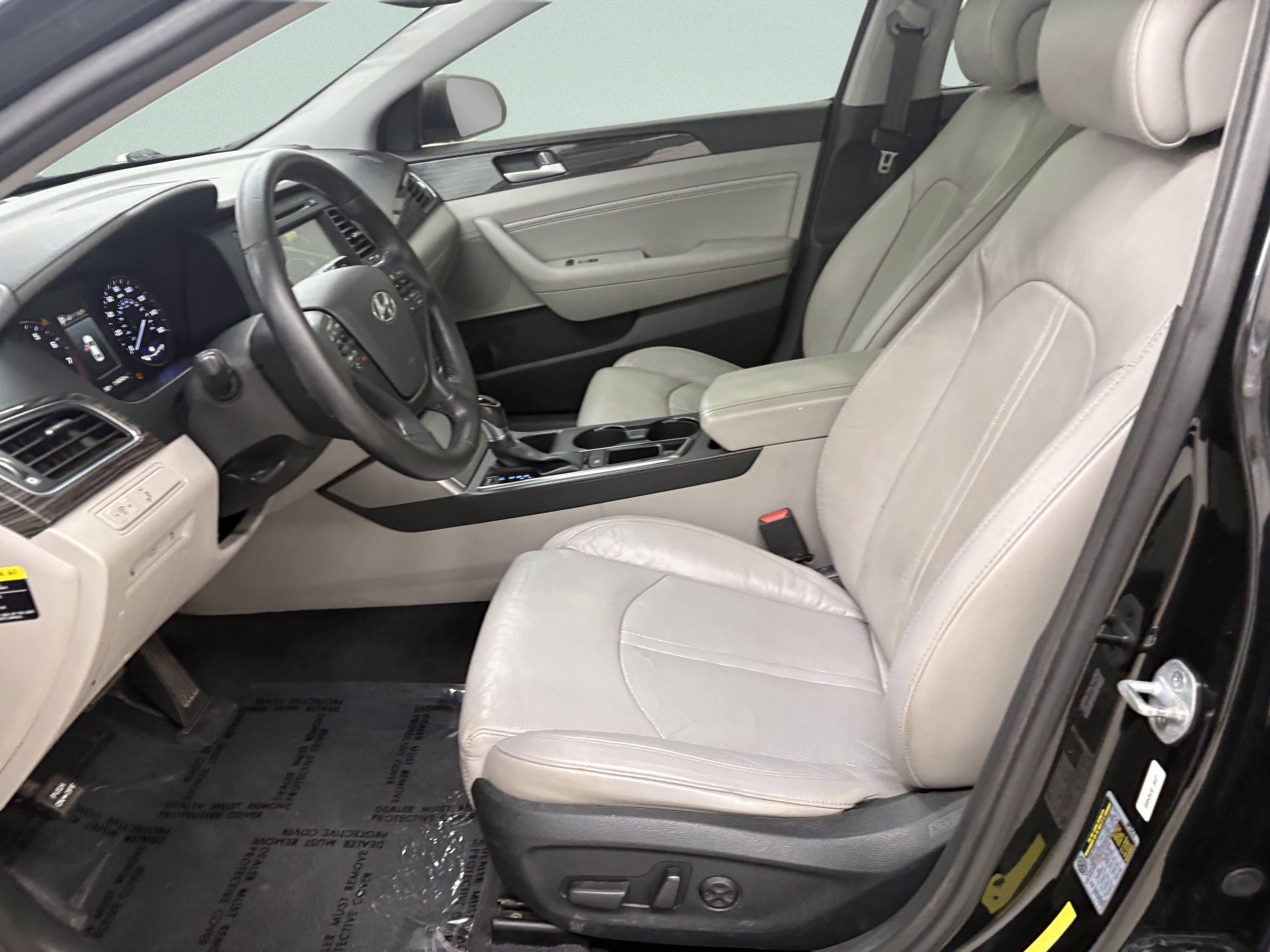Used 2015 Hyundai Sonata Limited w/ Option Group 05 FWD image 10