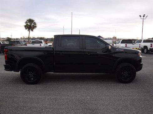 Used 2022 Chevrolet Silverado 1500 ZR2 w/ Technology Package image 3