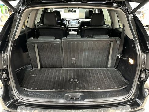Used 2015 Toyota Highlander Limited image 25
