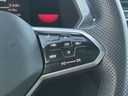 Used 2022 Volkswagen Tiguan SE R-Line image 24