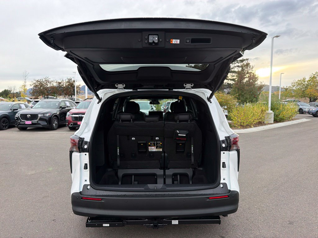 New 2026 Toyota Sienna XLE Woodland Edition AWD/4WD image 17