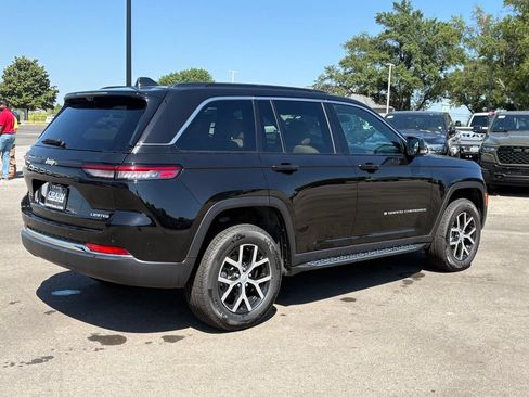 Used 2025 Jeep Grand Cherokee Limited w/ Luxury Tech Group II RWD image 8