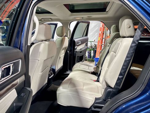 Used 2017 Ford Explorer Platinum image 15