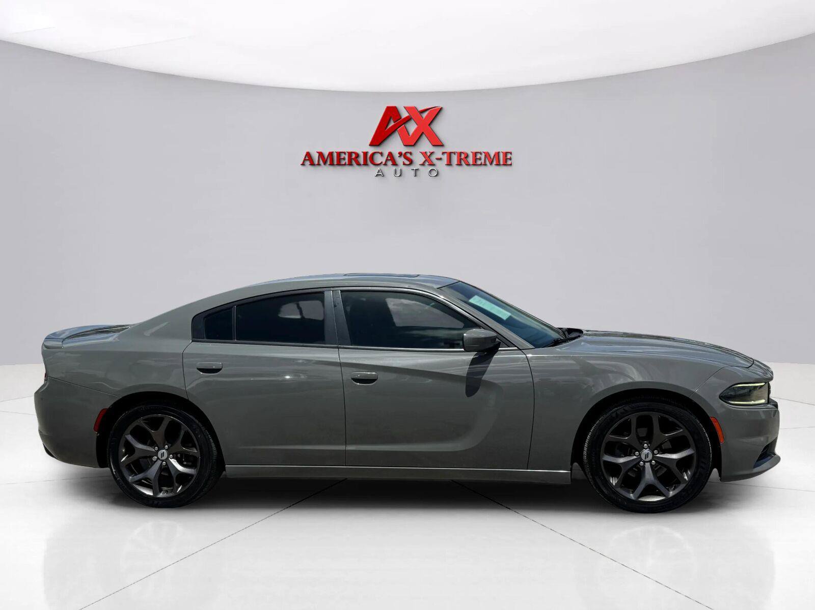 Used 2019 Dodge Charger SXT w/ Plus Group RWD image 7