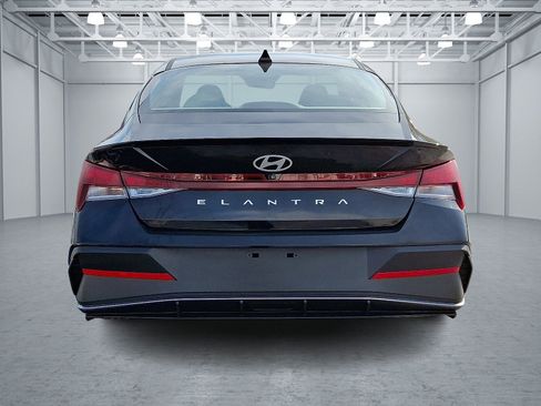 Certified 2025 Hyundai Elantra Sport image 5