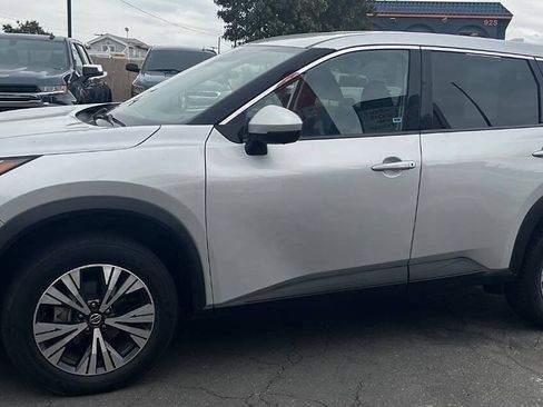 Used 2021 Nissan Rogue SV AWD/4WD image 3