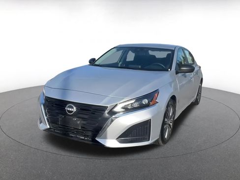 Used 2024 Nissan Altima 2.5 SV image 7