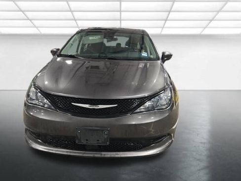 Used 2023 Chrysler Voyager LX image 9