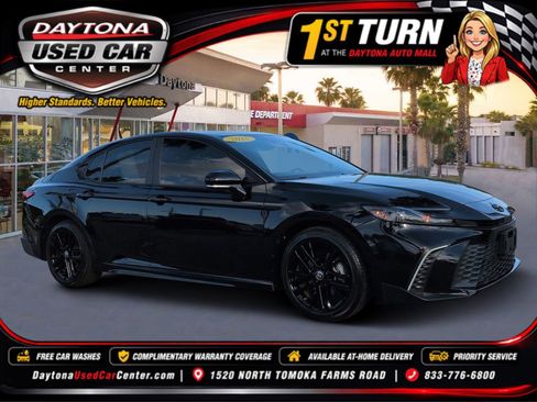 Used 2025 Toyota Camry SE FWD image 1