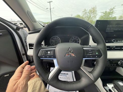 New 2026 Mitsubishi Outlander SE AWD/4WD image 14