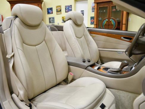 Used 2008 Mercedes-Benz SL 550 w/ P1 Pkg image 46