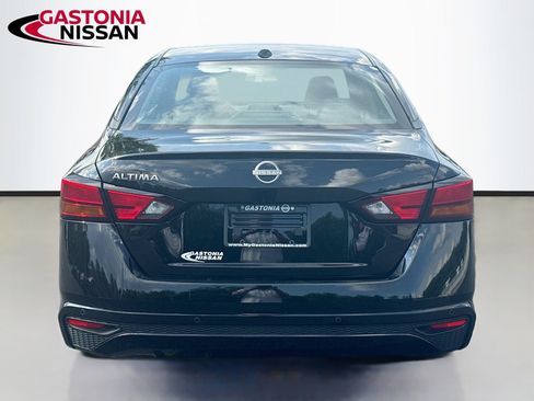 Used 2025 Nissan Altima 2.5 SV FWD image 7