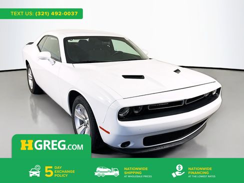 Used 2023 Dodge Challenger SXT image 1