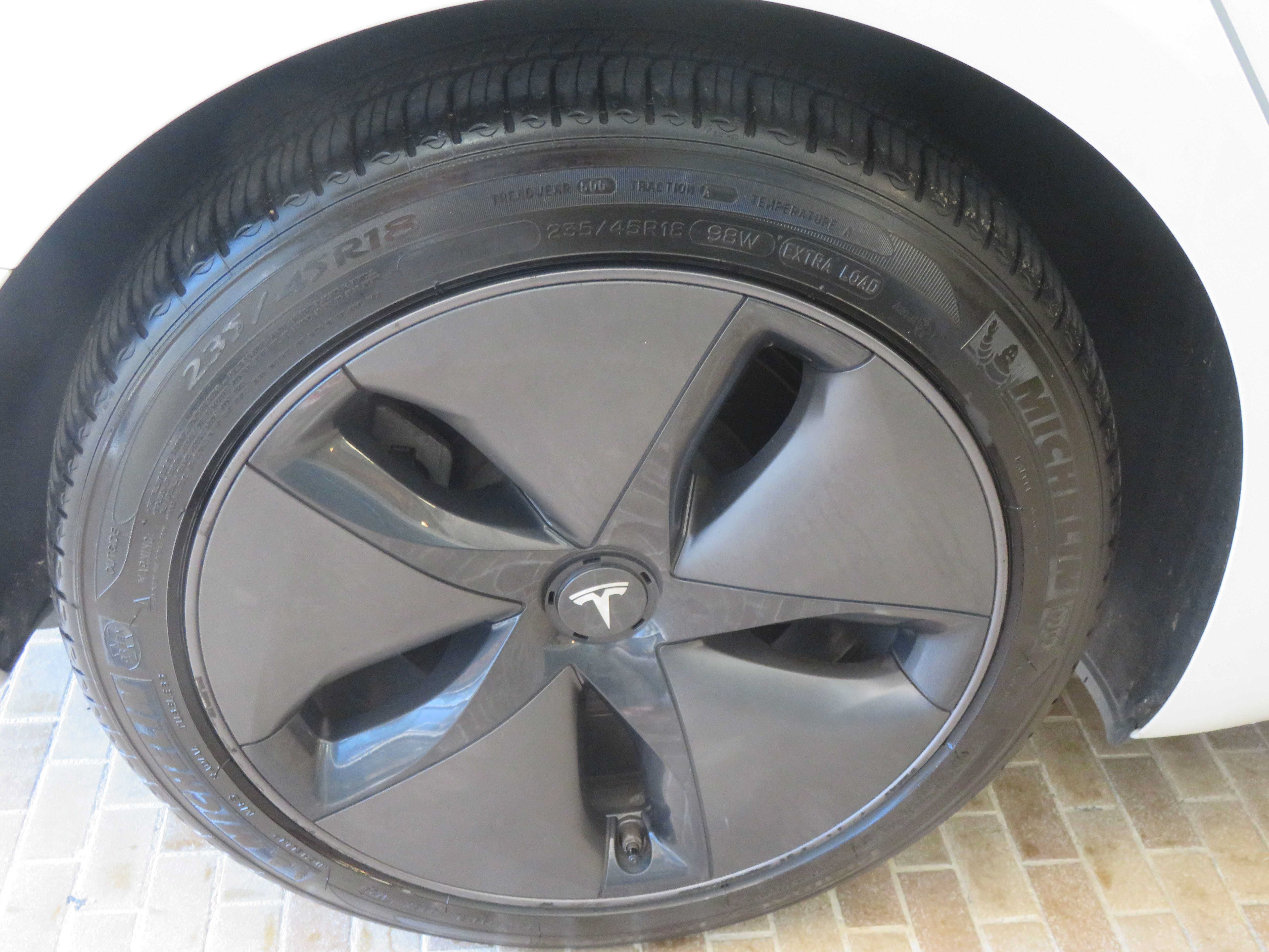 Used 2018 Tesla Model 3 Long Range AWD/4WD image 9
