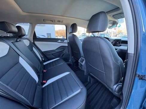 New 2026 Volkswagen Taos SEL image 22