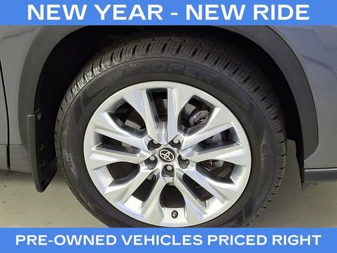 Used 2023 Toyota Highlander Limited image 9
