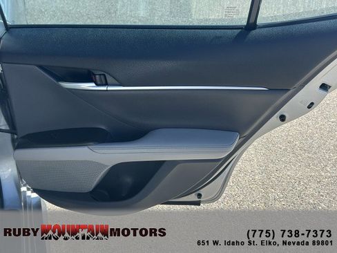 Used 2022 Toyota Camry XLE w/ Navigation Upgrade Package image 22