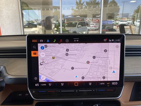 Used 2025 Volkswagen ID. Buzz 1st Edition image 3