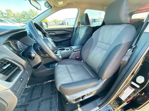 Used 2024 Nissan Rogue SV AWD/4WD image 19