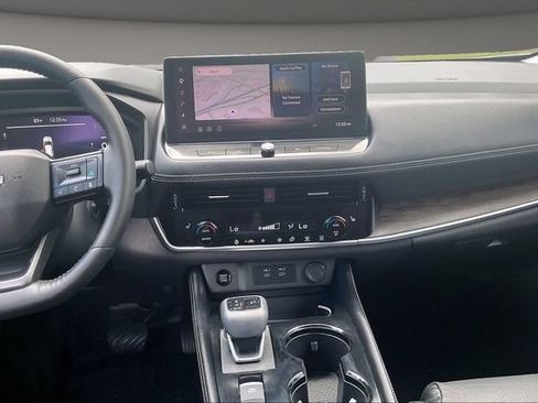 Used 2025 Nissan Rogue Platinum FWD image 6