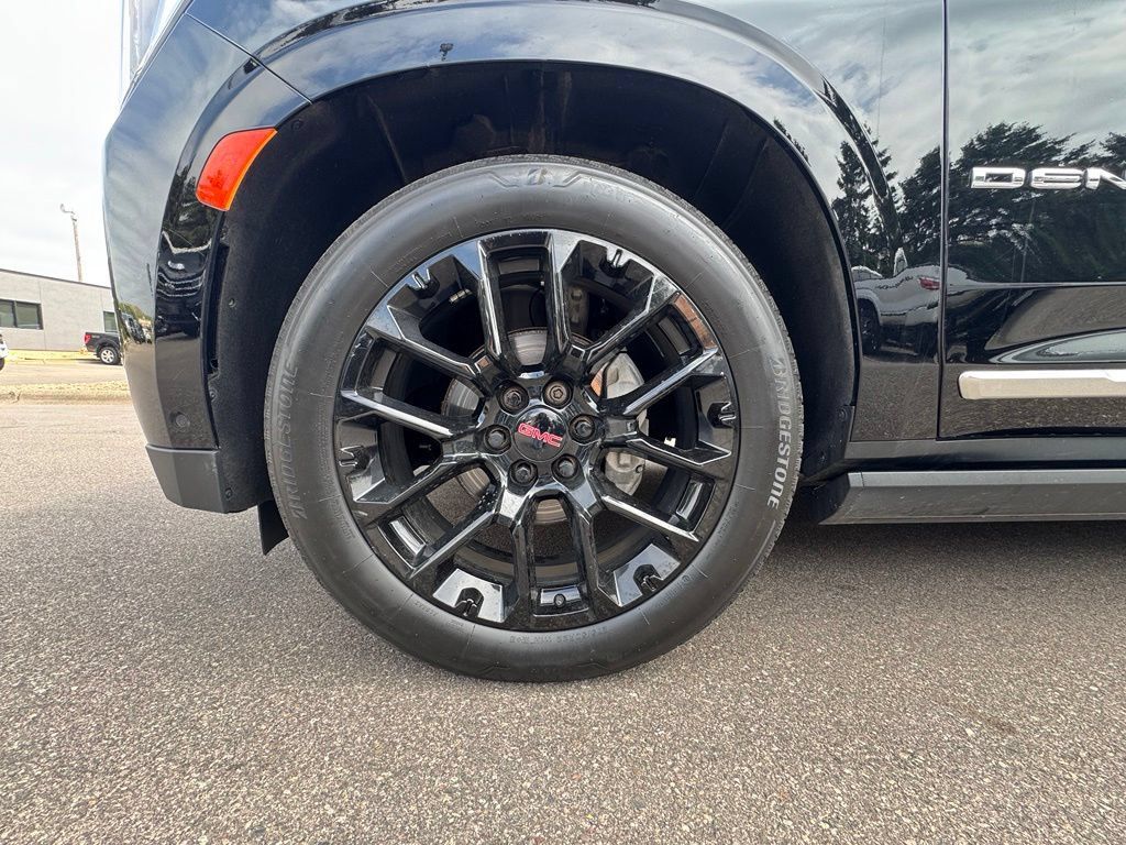 Used 2023 GMC Yukon Denali w/ Denali Reserve Package AWD/4WD image 13