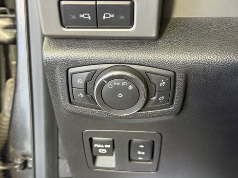 Used 2018 Ford F150 Platinum w/ Equipment Group 701A Luxury image 26