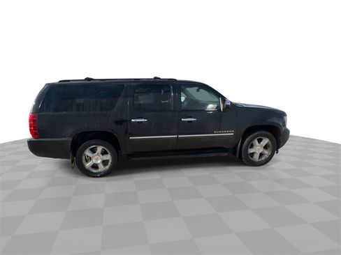 Used 2011 Chevrolet Suburban LTZ image 9
