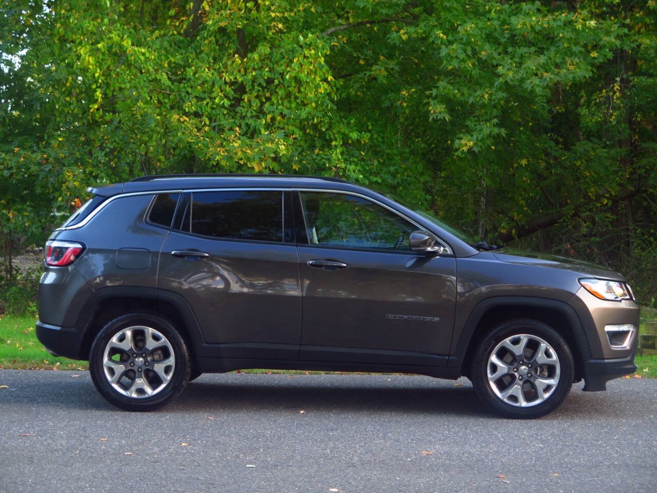 Used 2019 Jeep Compass Limited AWD/4WD image 5