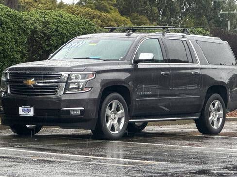 Used 2018 Chevrolet Suburban Premier image 8