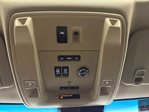 Used 2017 Chevrolet Suburban Premier AWD/4WD image 35