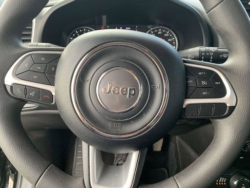 Used 2021 Jeep Renegade Sport image 17